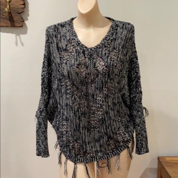 Love on a hanger raw hem pancho sweater black - Picture 1 of 7